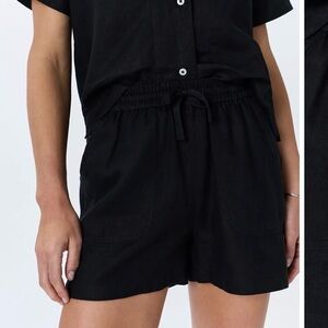 Quince Linen Black Pull On Tie Front Shorts
M